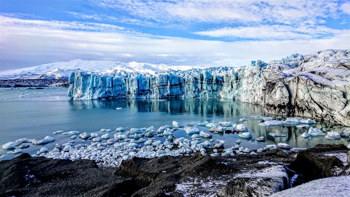 Northern icecaves photo