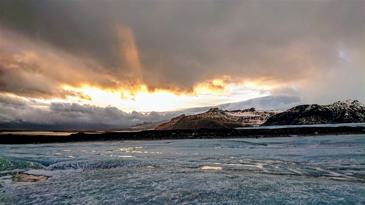 Northern icecaves photo